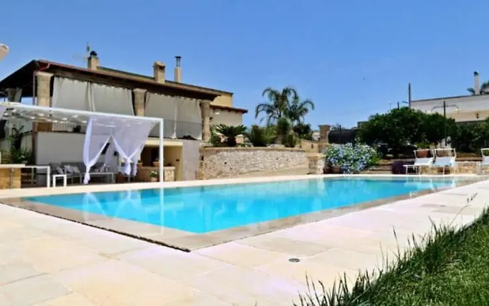 Elenoire Corsano (Apulia)