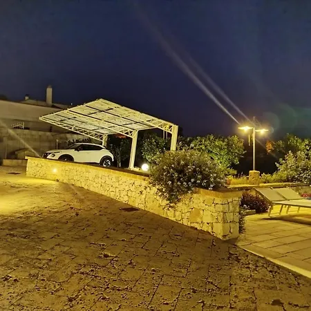 Elenoire Apartment *