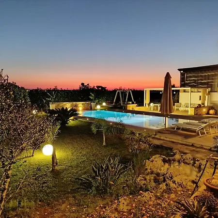 Elenoire Con Piscina Esclusiva,vicino Leuca Corsano (Apulia)