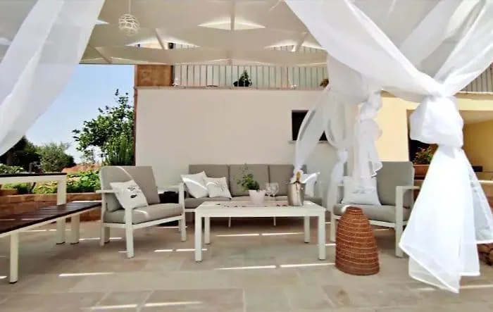 Elenoire * Corsano (Apulia)